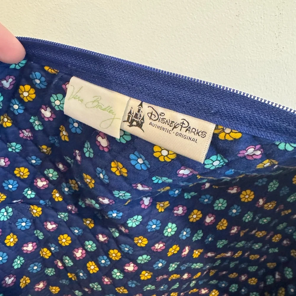 Vera Bradley Disney -Dreaming of Mickey-Duffel Bag – Ltd Edition Blue Quilted - Picture 5 of 6